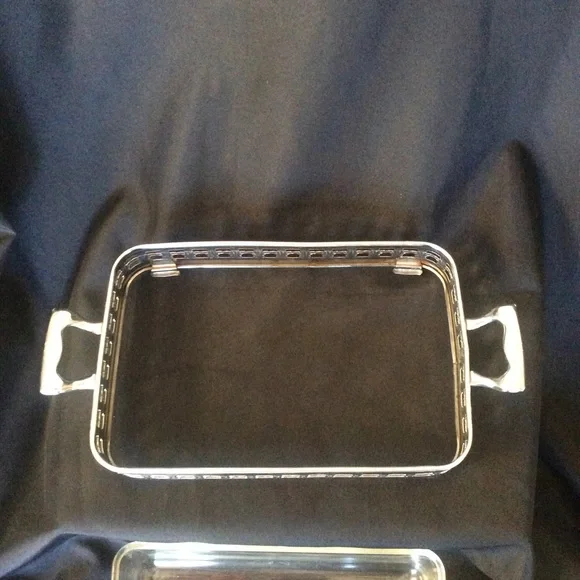 Vintage Pyrex casserole glass dish in serving tray - Picture 7 of 15